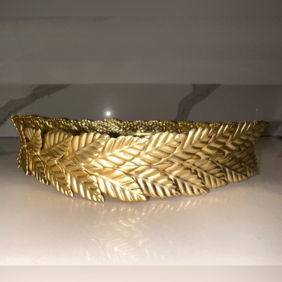 Elegant Caesar Laurel Leaf Gold Crown Costume Accessory for Halloween 👻 - Picture 11 of 13